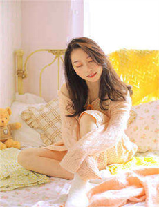 俄罗斯美女人体-扶着岳的胯猛烈撞击